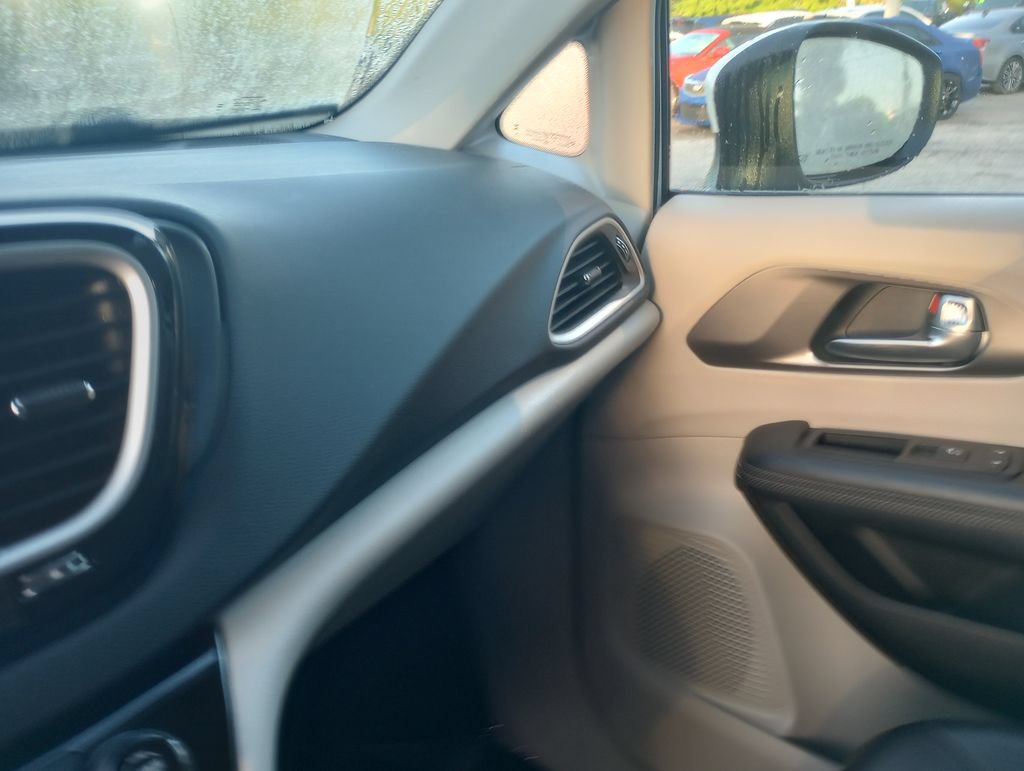 Used 2023 Chrysler Pacifica Touring-L FWD image 31