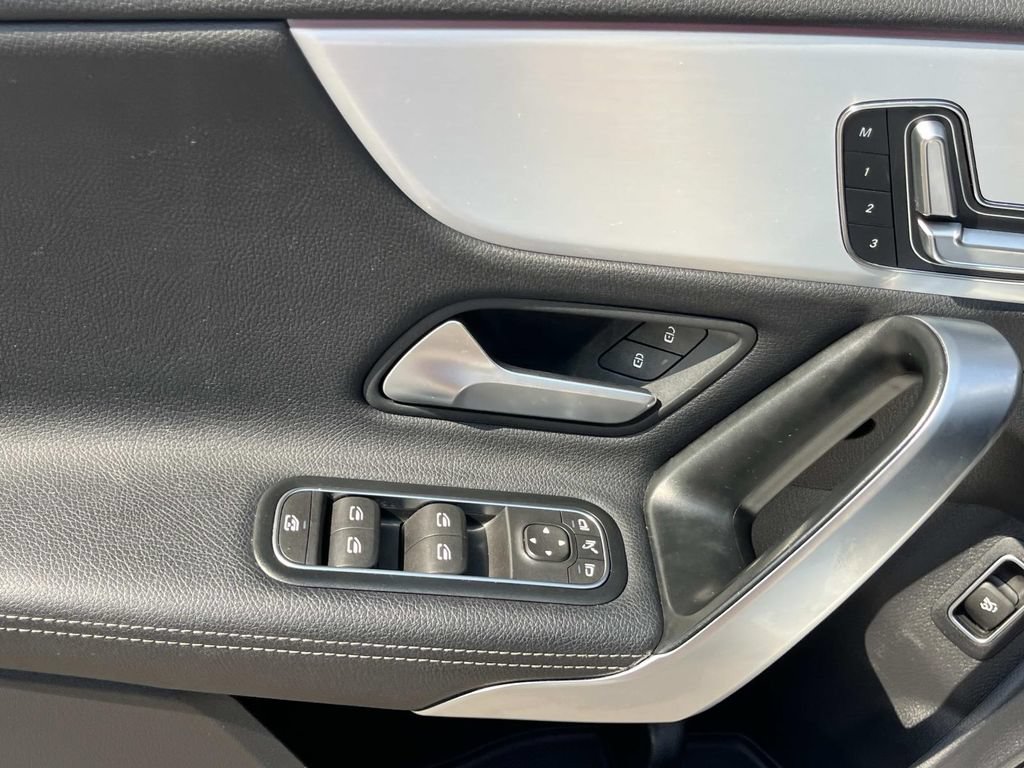 Used 2023 Mercedes-Benz CLA 250 image 31