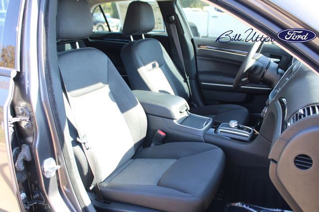 Used 2023 Chrysler 300 Touring w/ Sport Appearance Package image 11