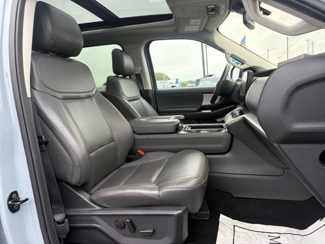Certified 2025 Ford Expedition Active AWD/4WD image 9