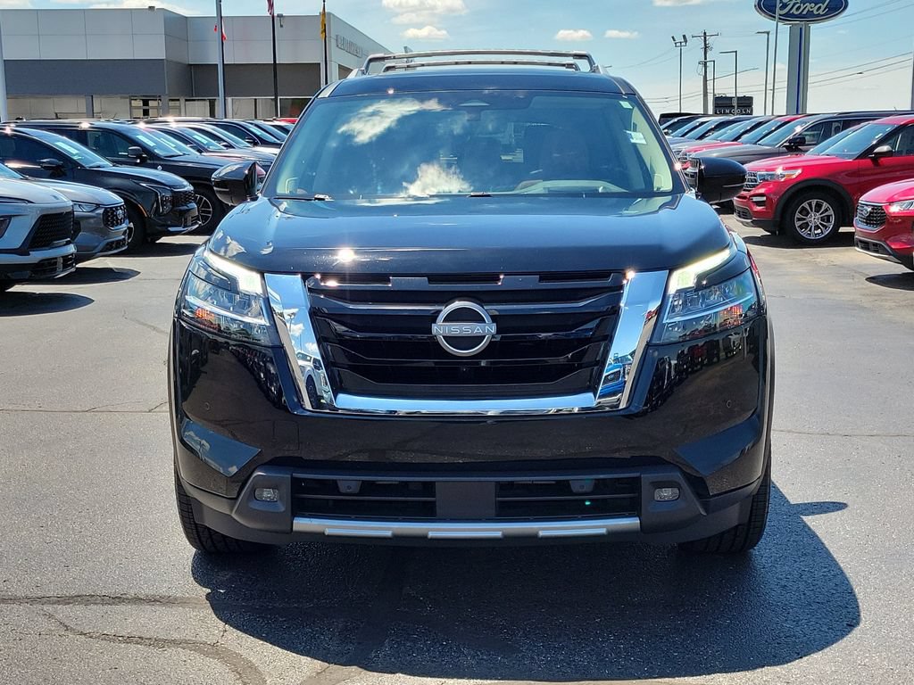 Used 2024 Nissan Pathfinder Platinum w/ Cargo Package AWD/4WD image 2