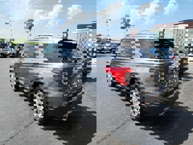 Certified 2022 Ford Explorer Limited w/ Equipment Group 301A image 4