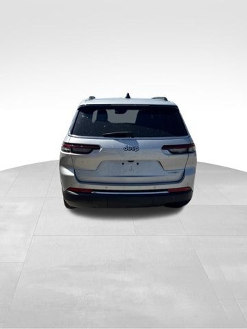 Used 2023 Jeep Grand Cherokee L Laredo RWD image 5