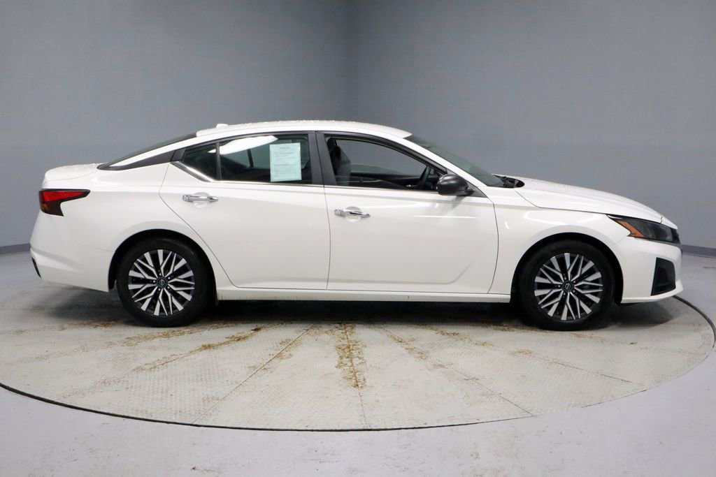 Used 2025 Nissan Altima 2.5 SV image 6