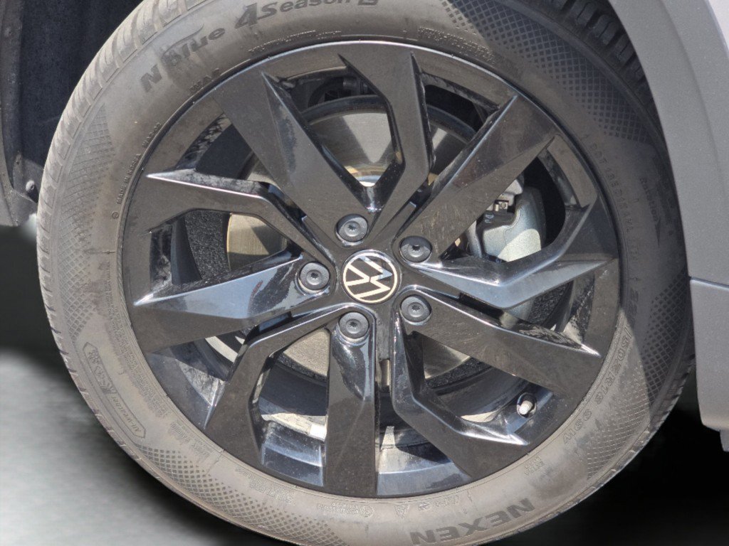 Used 2022 Volkswagen Taos SE AWD/4WD image 11
