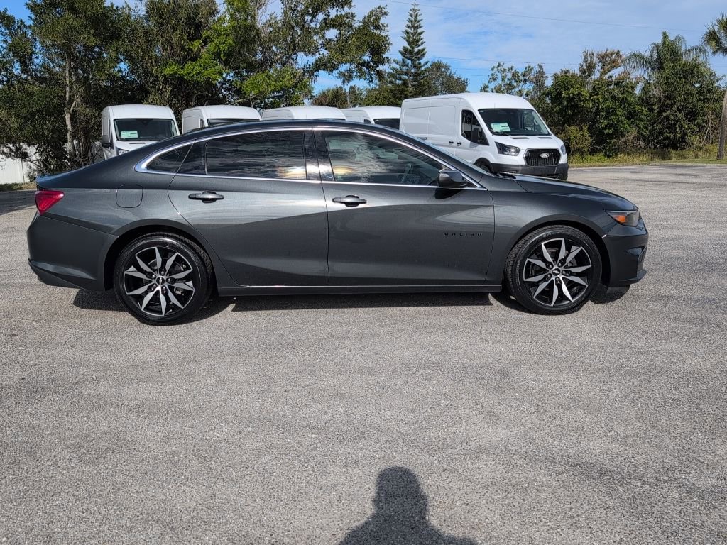 Used 2018 Chevrolet Malibu LT w/ Leather Package image 2