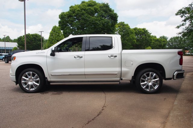 Used 2023 Chevrolet Silverado 1500 High Country w/ High Country Premium Package AWD/4WD image 4