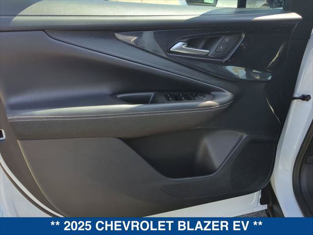 Used 2025 Chevrolet Blazer EV LT FWD image 10