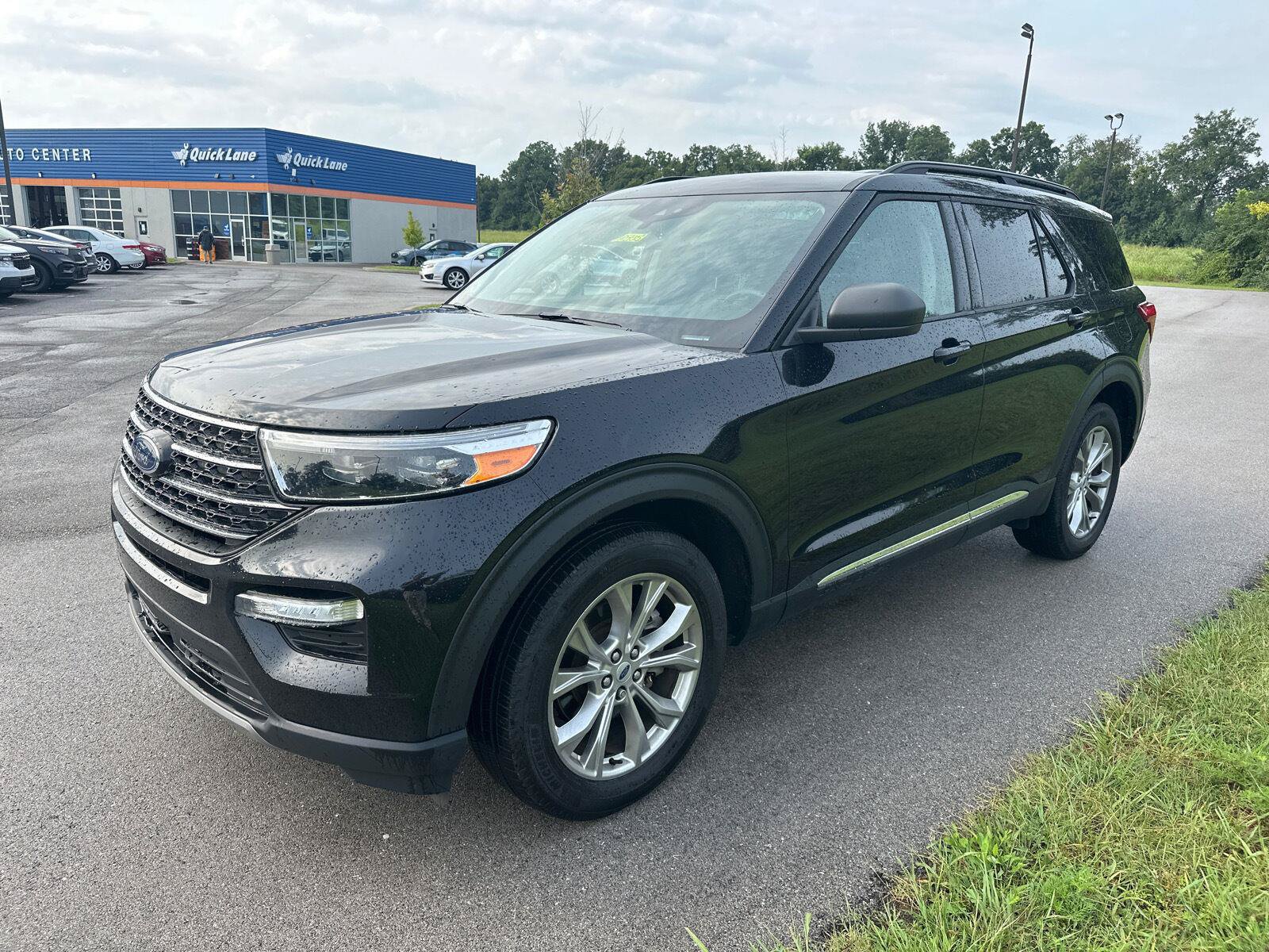Certified 2024 Ford Explorer XLT w/ Equipment Group 202A AWD/4WD image 5