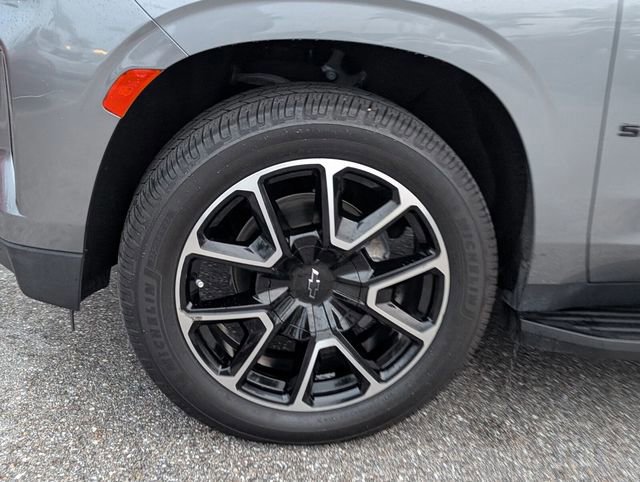 Used 2022 Chevrolet Suburban RST w/ Luxury Package image 7