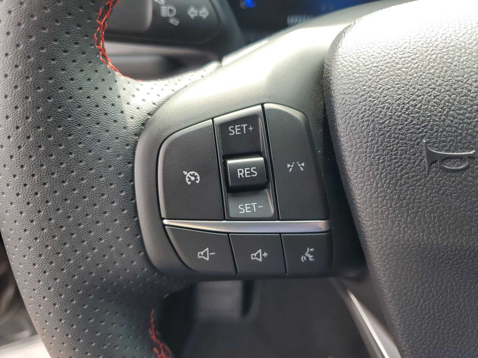 Certified 2025 Ford Escape ST-Line Select AWD/4WD image 21