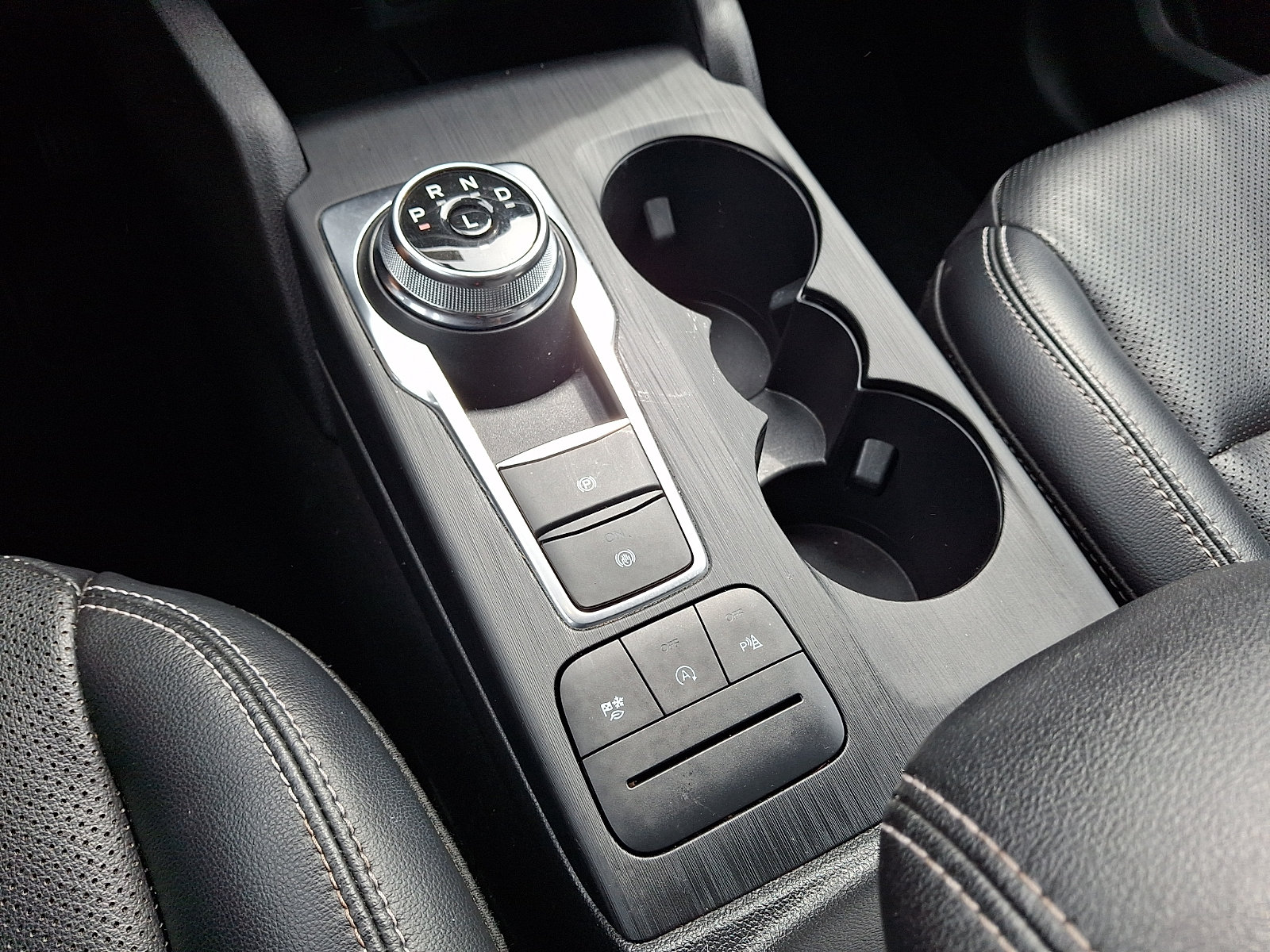 Certified 2022 Ford Escape Titanium AWD/4WD image 17
