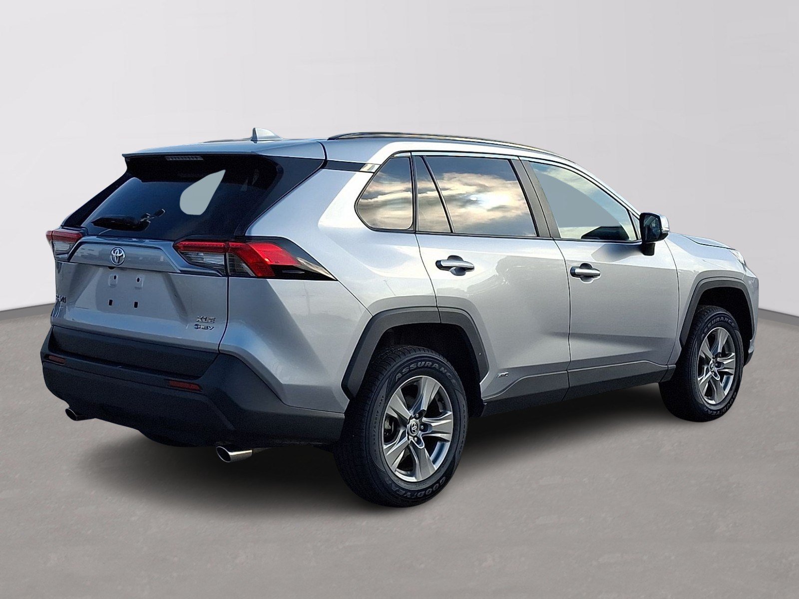Used 2025 Toyota RAV4 XLE AWD/4WD image 6