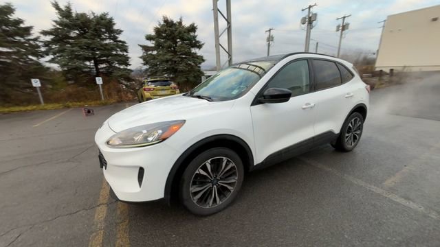 Certified 2022 Ford Escape SE w/ SE Sport Appearance Package image 5