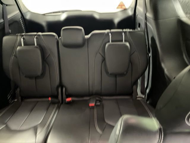 Used 2025 Chrysler Pacifica Select image 17