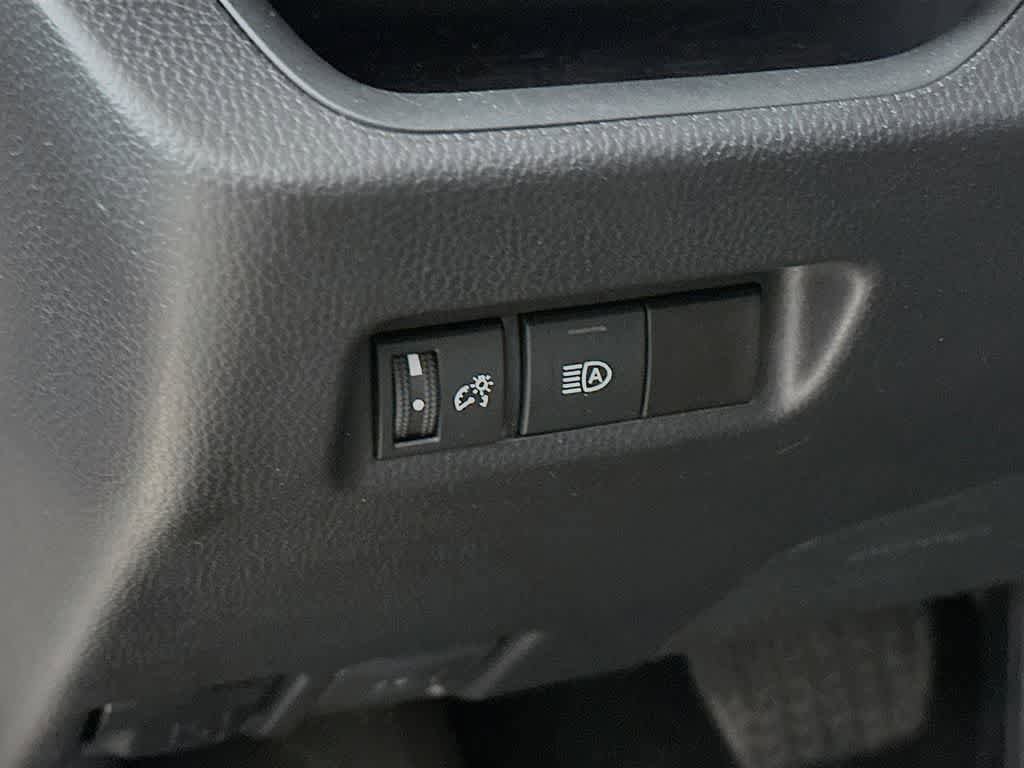 Used 2025 Toyota RAV4 XLE AWD/4WD image 27