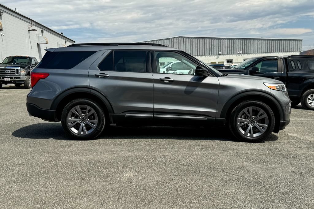 Certified 2022 Ford Explorer XLT w/ Equipment Group 202A AWD/4WD image 2