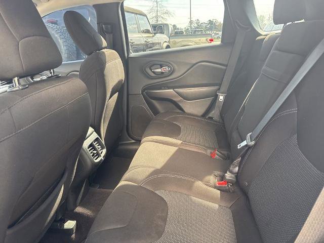 Used 2019 Jeep Cherokee Latitude w/ Popular Appearance Group image 25