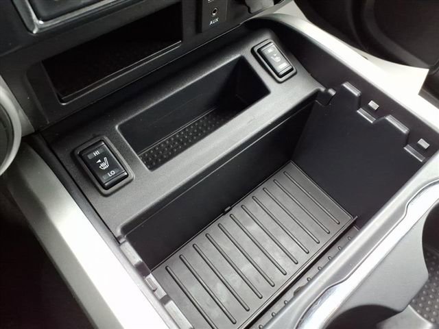 Used 2017 Nissan Titan SV image 26