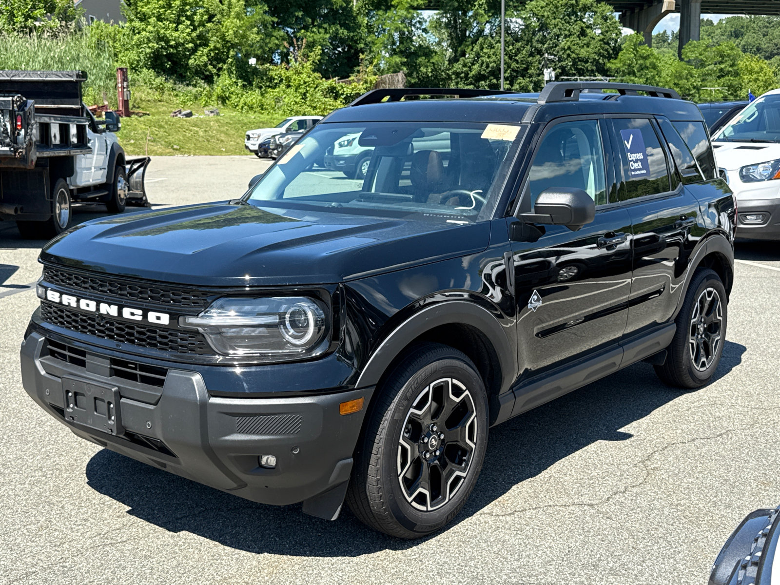Certified 2025 Ford Bronco Sport Outer Banks w/ Outer Banks Tech Package+ AWD/4WD image 3
