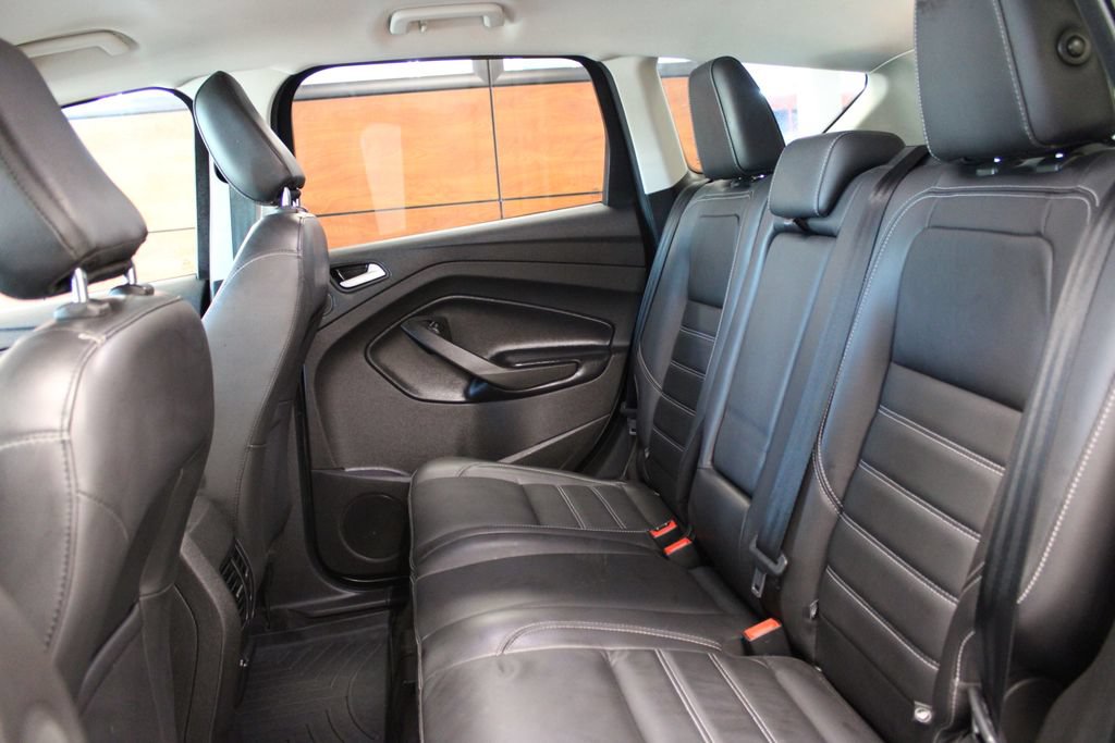 Certified 2019 Ford Escape Titanium w/ U9j03 - Titanium Tow Package AWD/4WD image 32