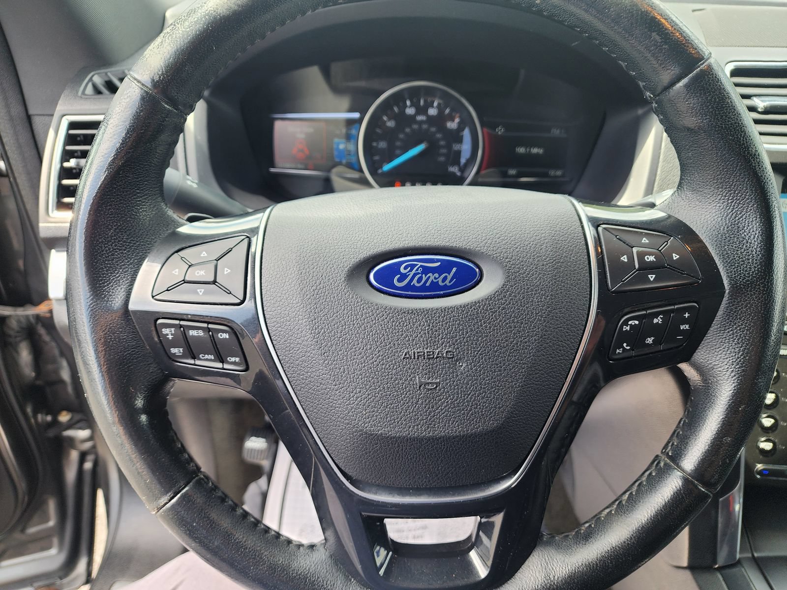 Certified 2017 Ford Explorer Limited FWD image 18