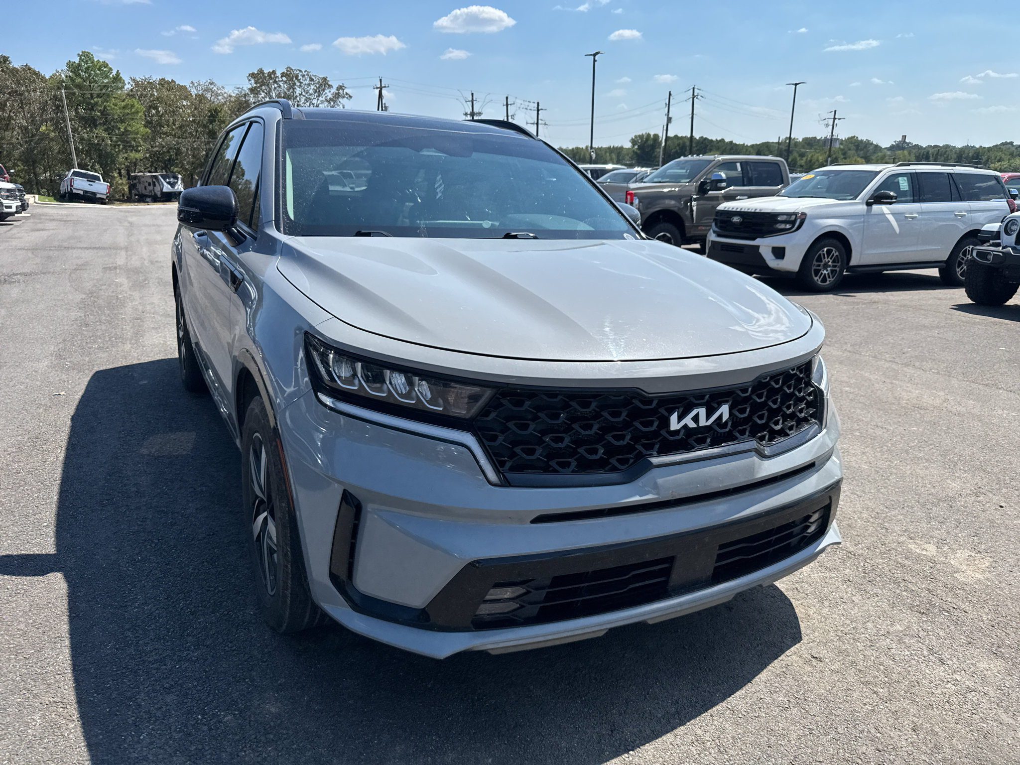 Used 2022 Kia Sorento EX w/ Panoramic Sunroof Package FWD image 3