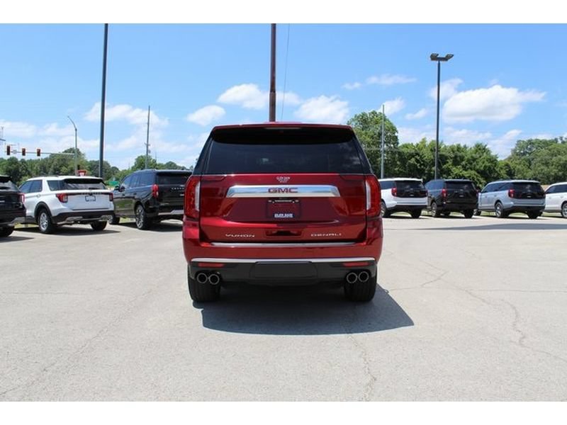 Used 2024 GMC Yukon Denali w/ Advanced Technology Package AWD/4WD image 4