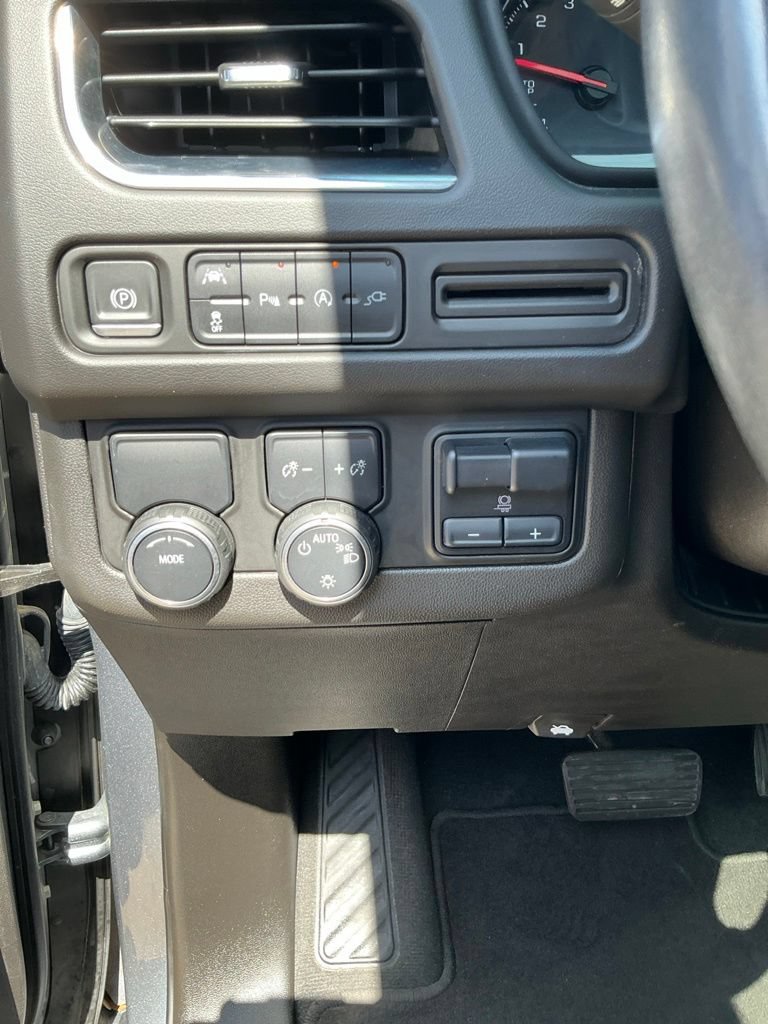 Used 2021 Chevrolet Suburban LT w/ LT Signature Package RWD image 28