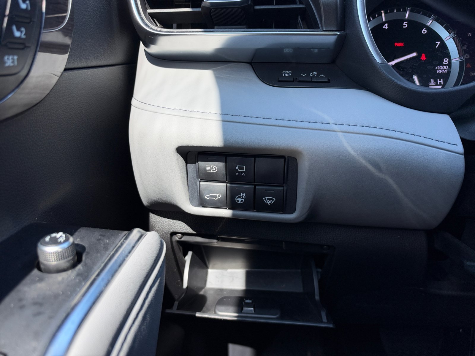 Used 2021 Toyota Highlander Limited FWD image 24