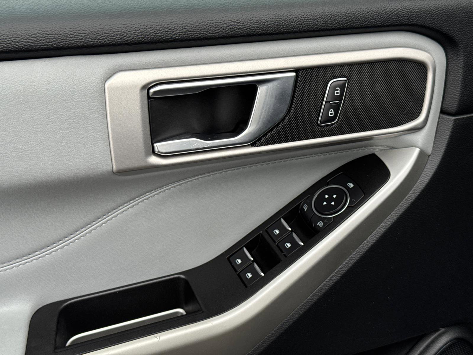 Certified 2022 Ford Explorer XLT w/ Equipment Group 202A image 30