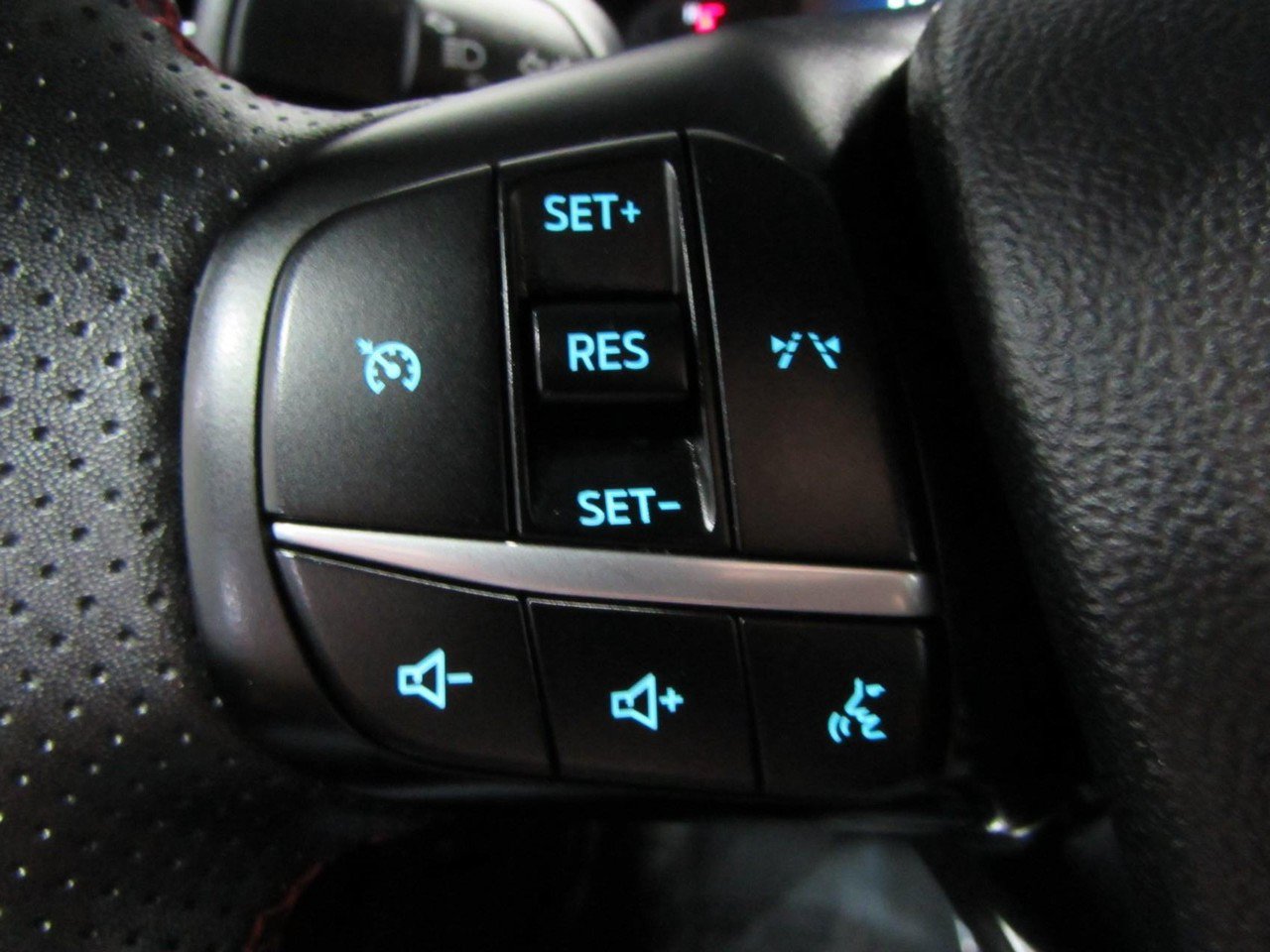 Certified 2025 Ford Escape ST-Line Select AWD/4WD image 24
