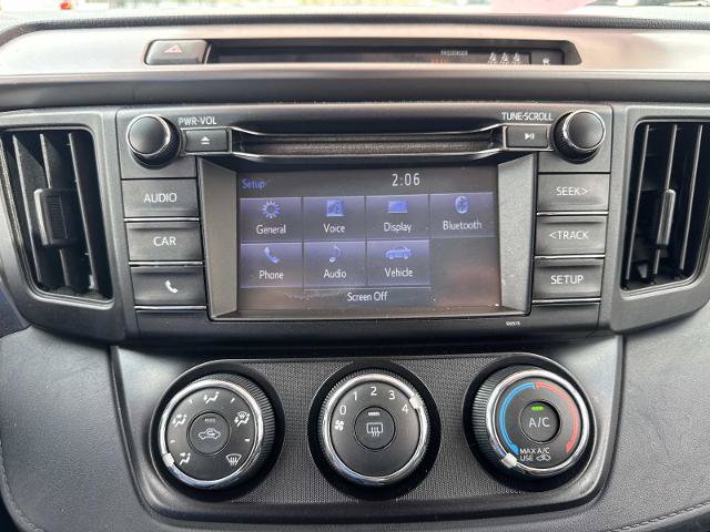 Used 2018 Toyota RAV4 LE FWD image 22