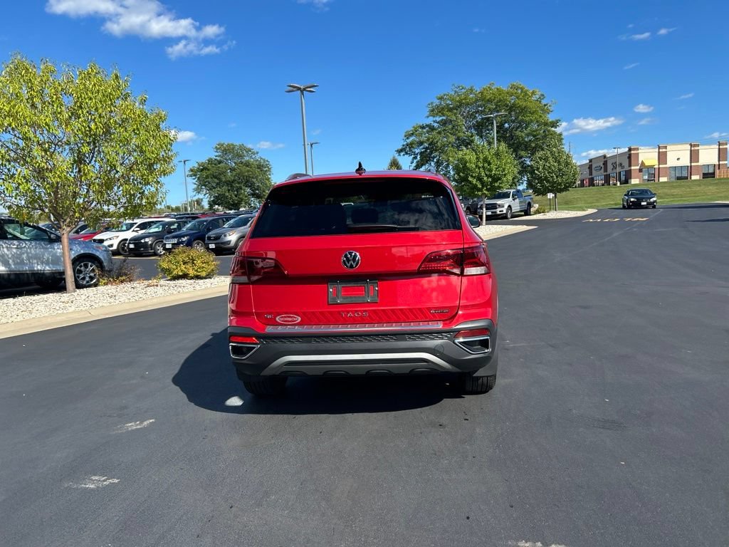 Used 2024 Volkswagen Taos SE AWD/4WD image 8