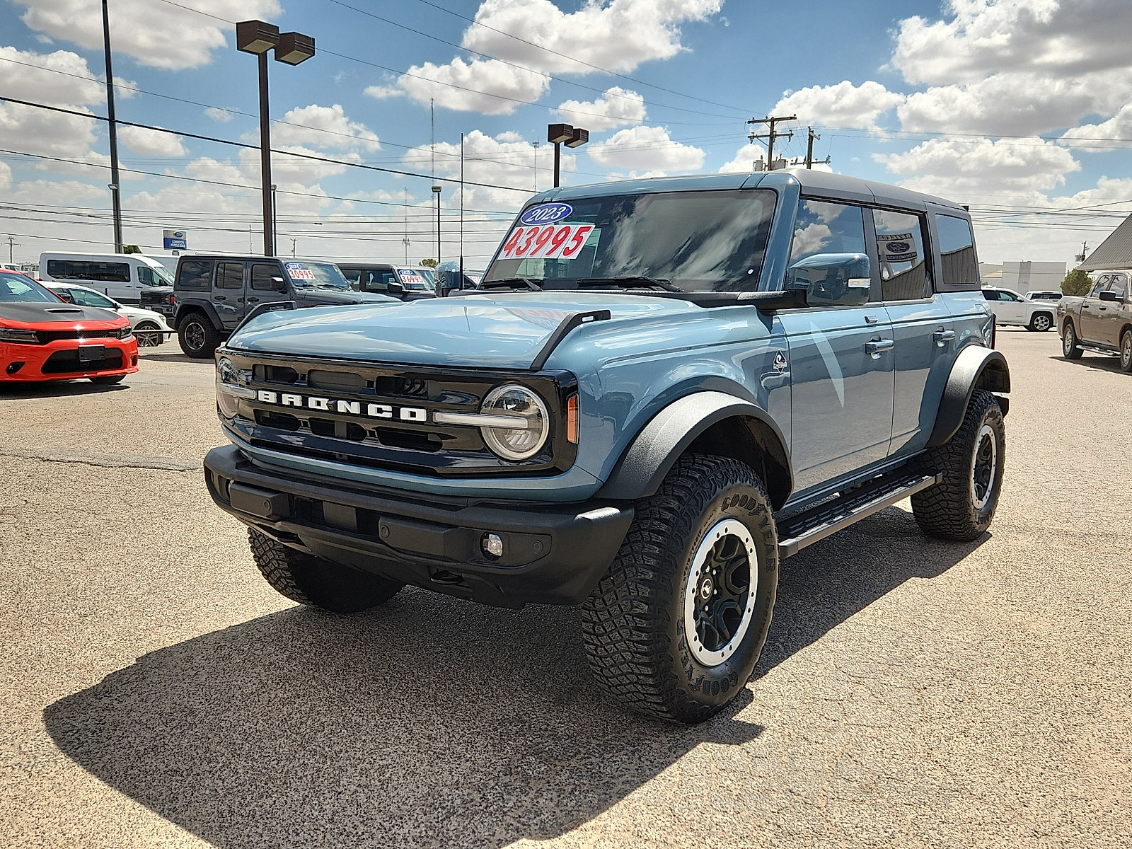 Certified 2023 Ford Bronco Outer Banks w/ Sasquatch Package AWD/4WD image 3