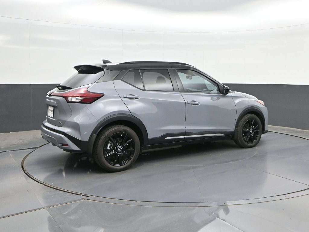 Used 2022 Nissan Kicks SR w/ Interior Electronics Package FWD image 15