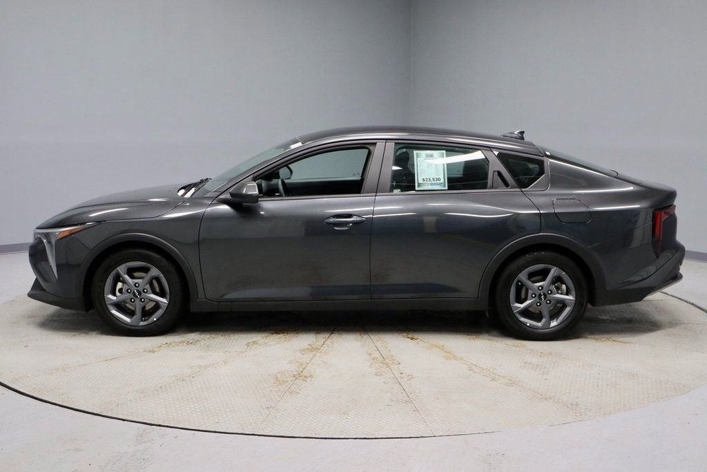 Used 2025 Kia K4 LXS image 2