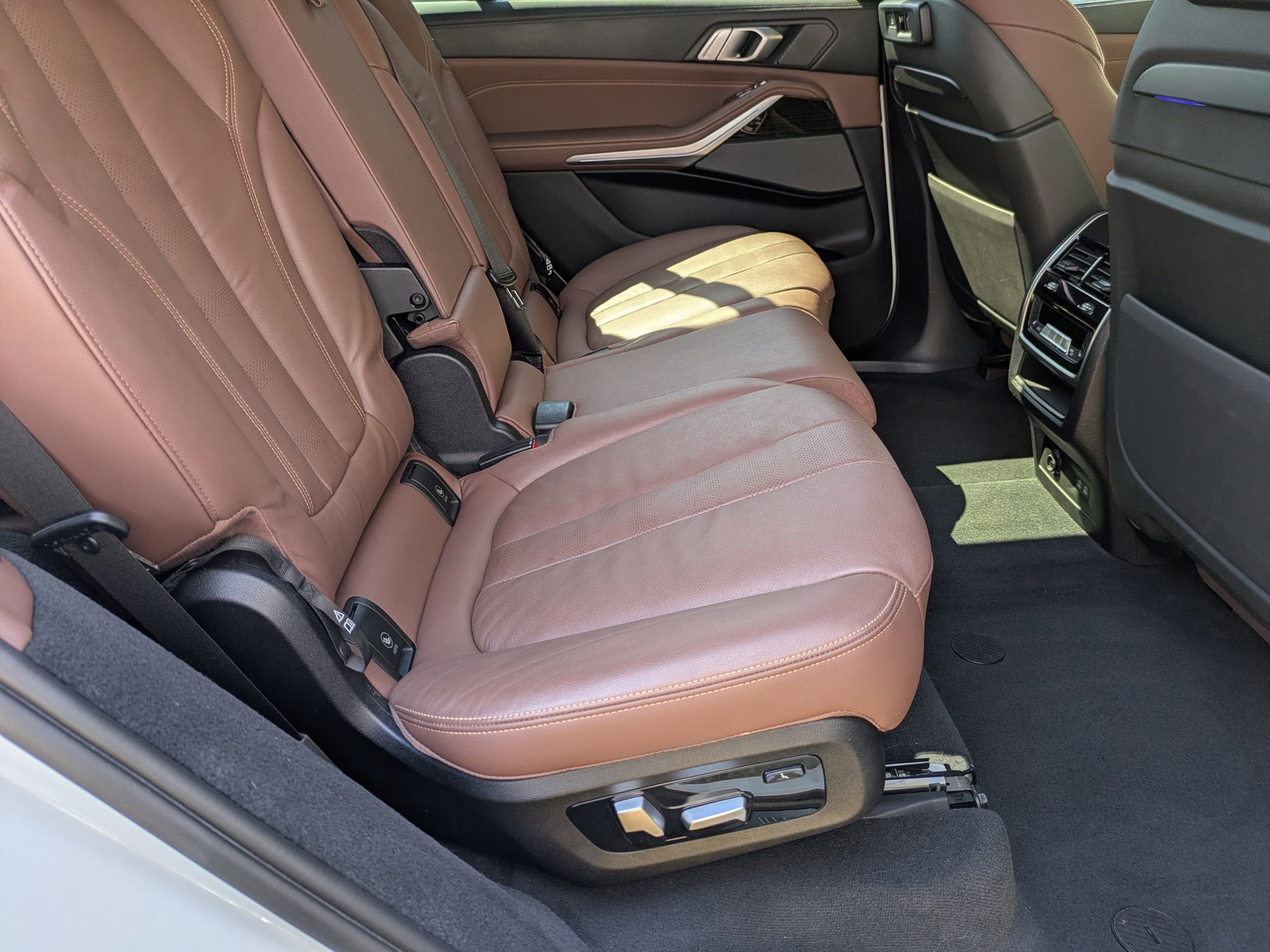 Used 2021 BMW X7 M50i w/ Executive Package image 40