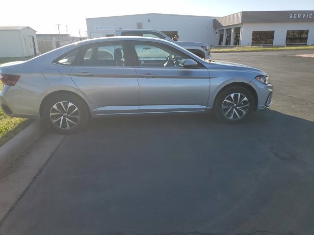 Used 2025 Volkswagen Jetta S image 4