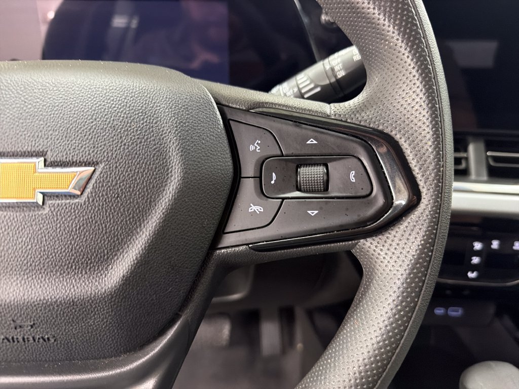 Used 2025 Chevrolet Trax LT FWD image 21