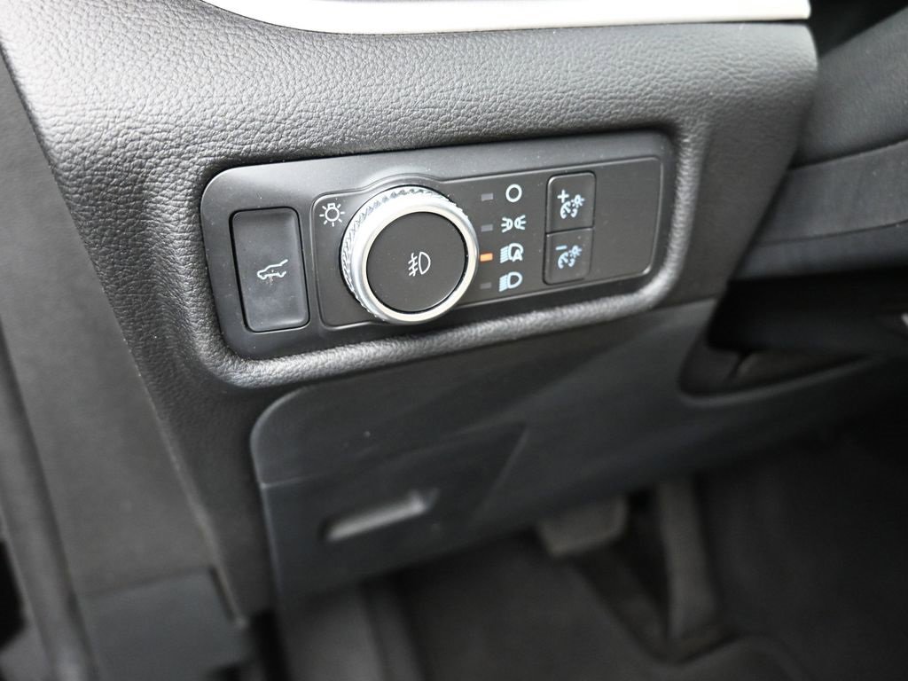 Certified 2022 Ford Explorer XLT w/ Equipment Group 202A image 13