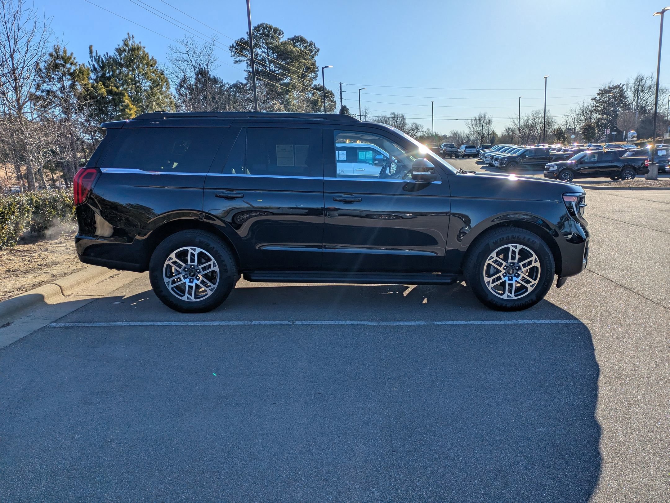 Certified 2025 Ford Expedition Active image 6