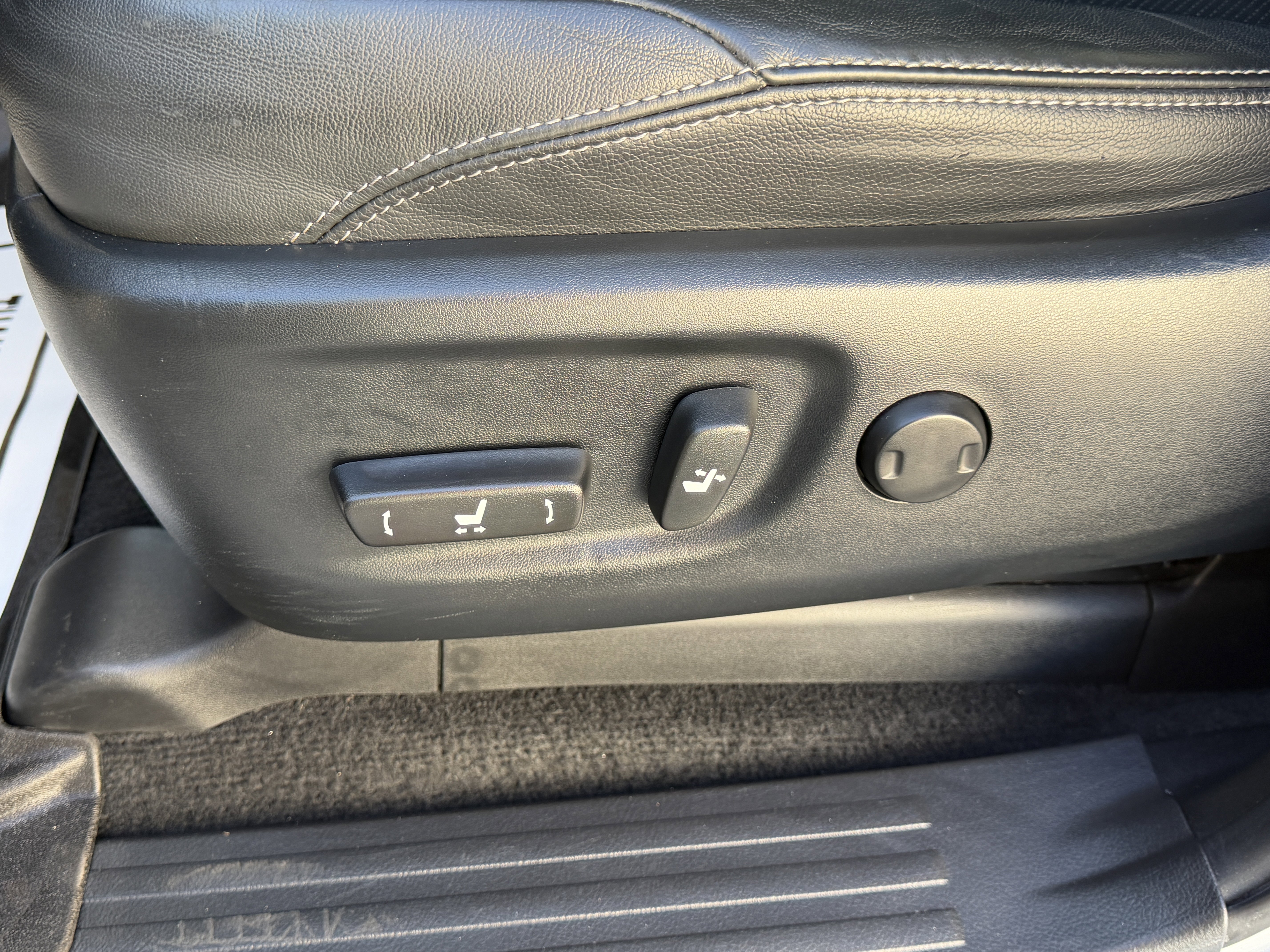 Used 2019 Toyota 4Runner Limited image 14