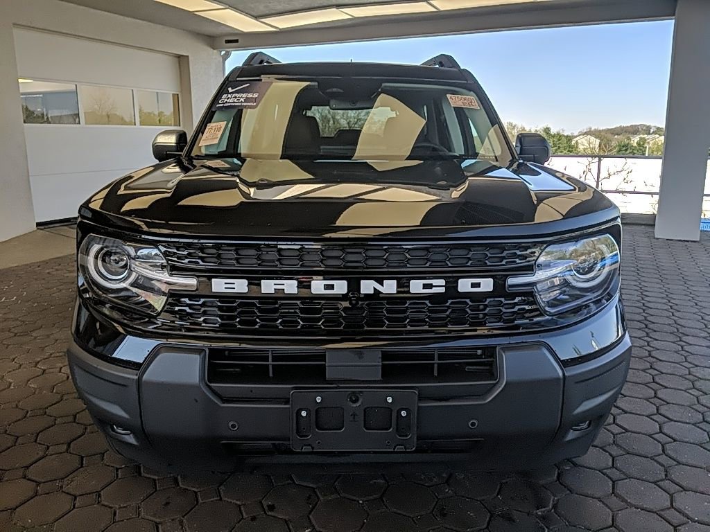 Certified 2025 Ford Bronco Sport Outer Banks w/ Outer Banks Tech Package+ AWD/4WD image 2