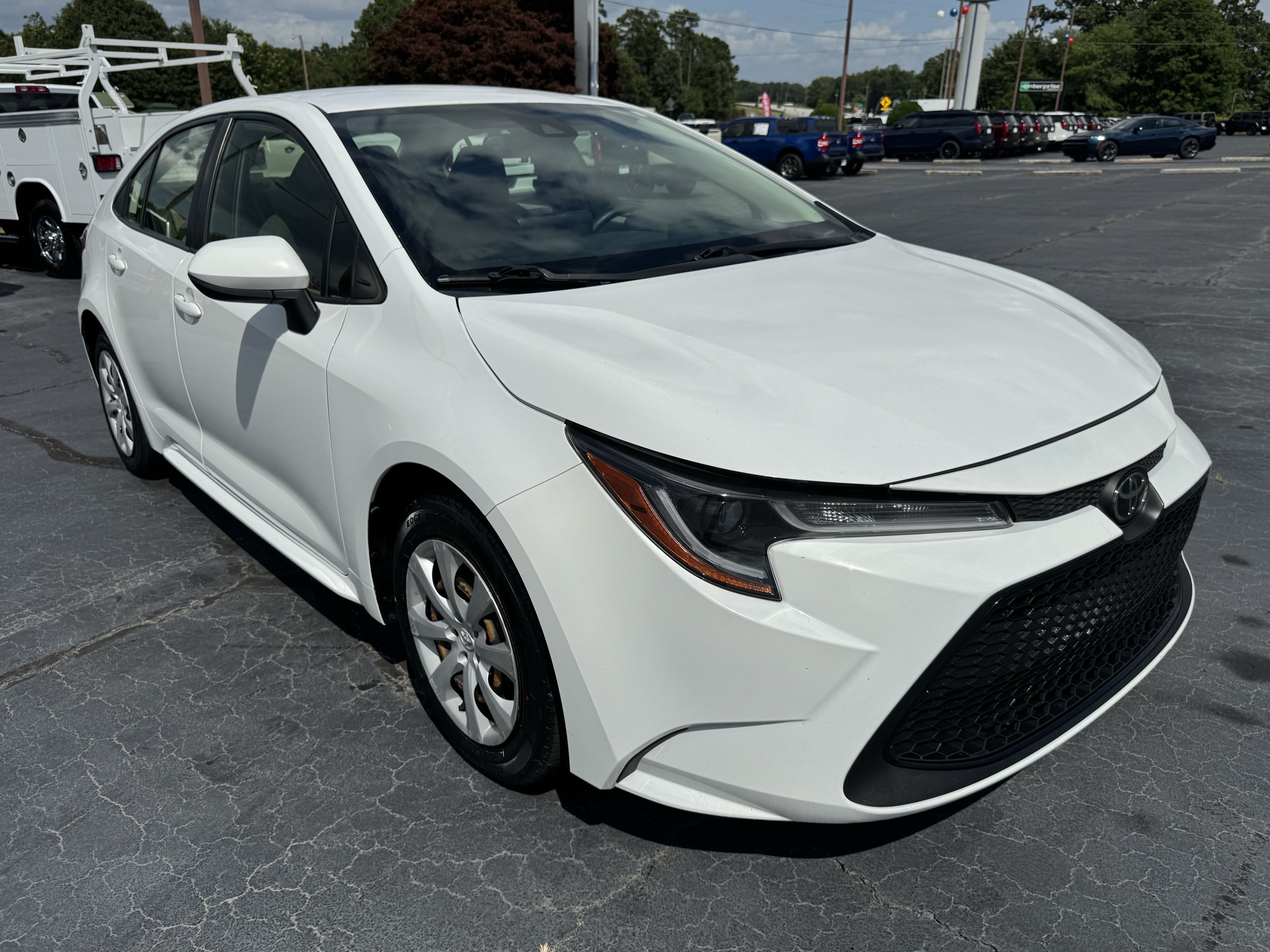 Used 2022 Toyota Corolla LE FWD image 4