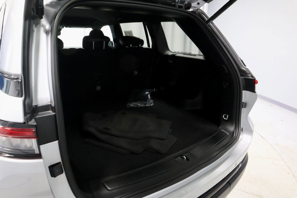 Used 2024 Jeep Grand Cherokee Altitude AWD/4WD image 14