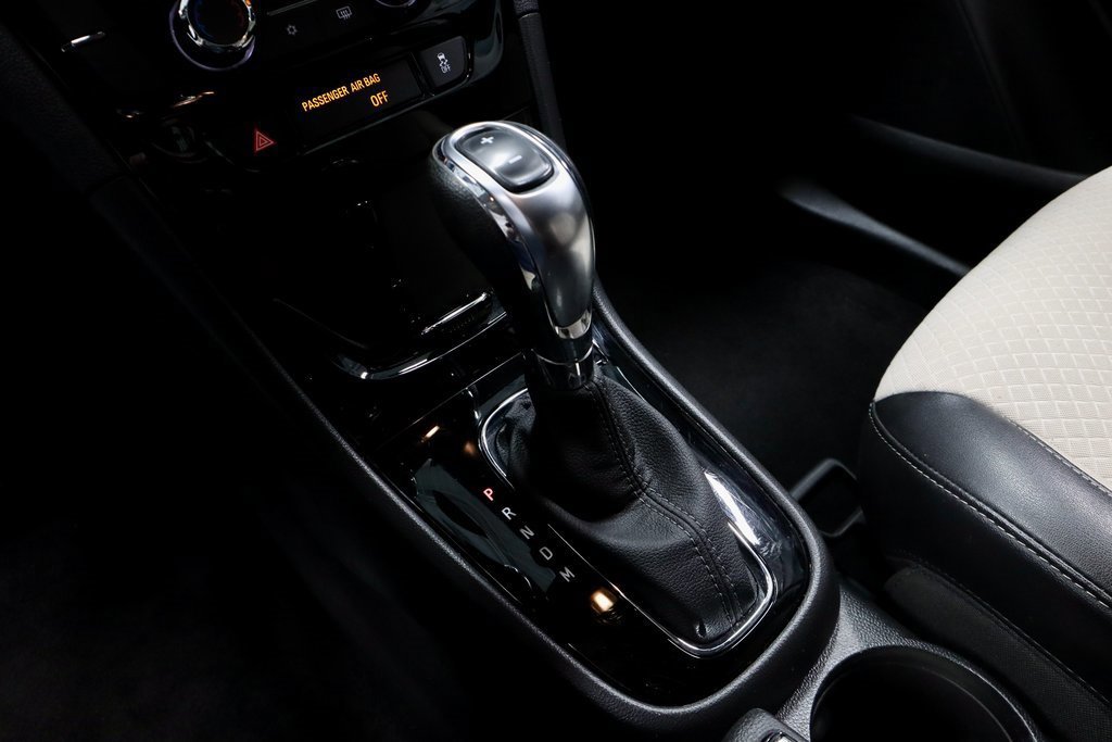 Used 2021 Buick Encore Preferred image 33