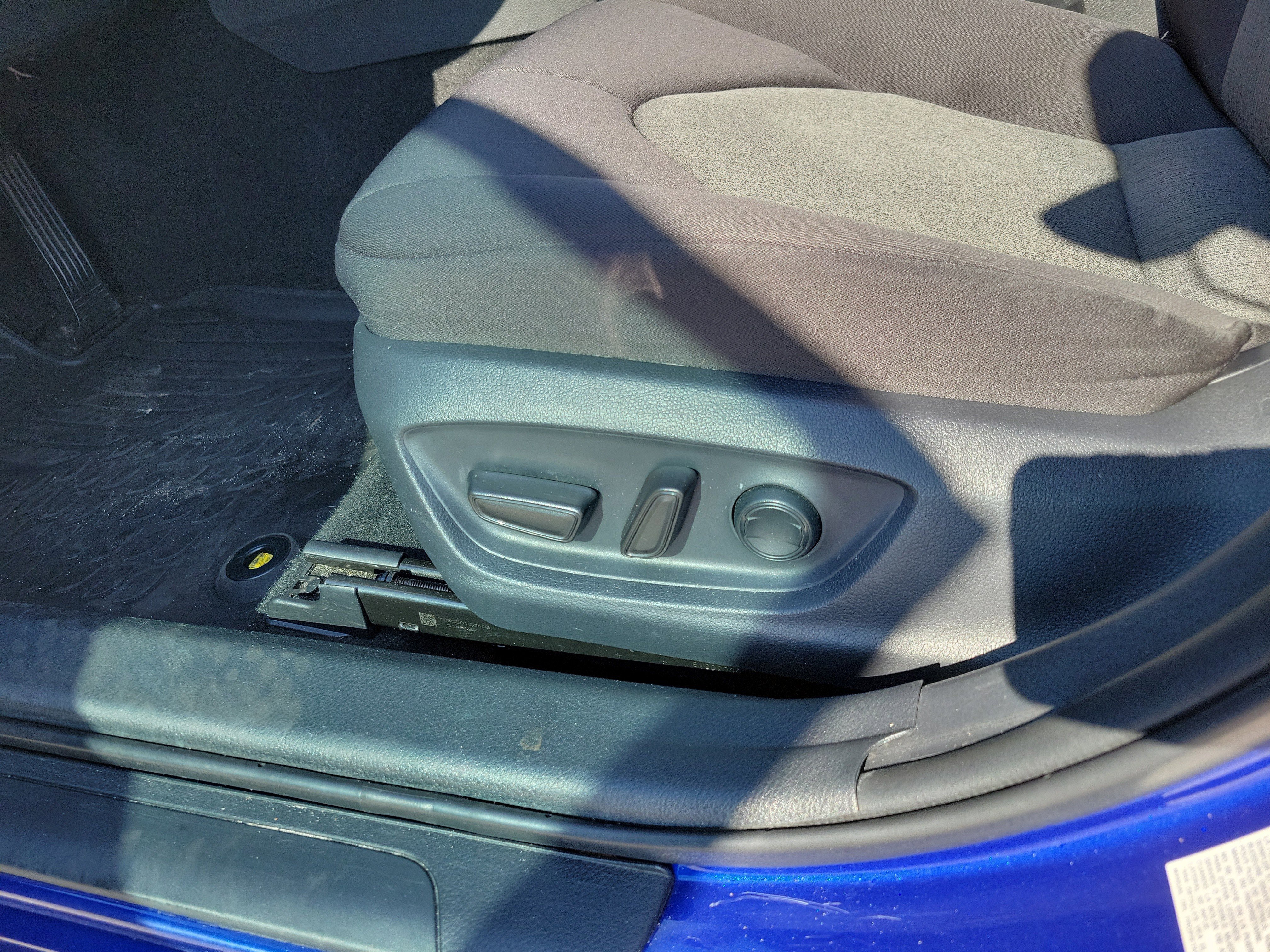 Used 2018 Toyota Camry LE image 9