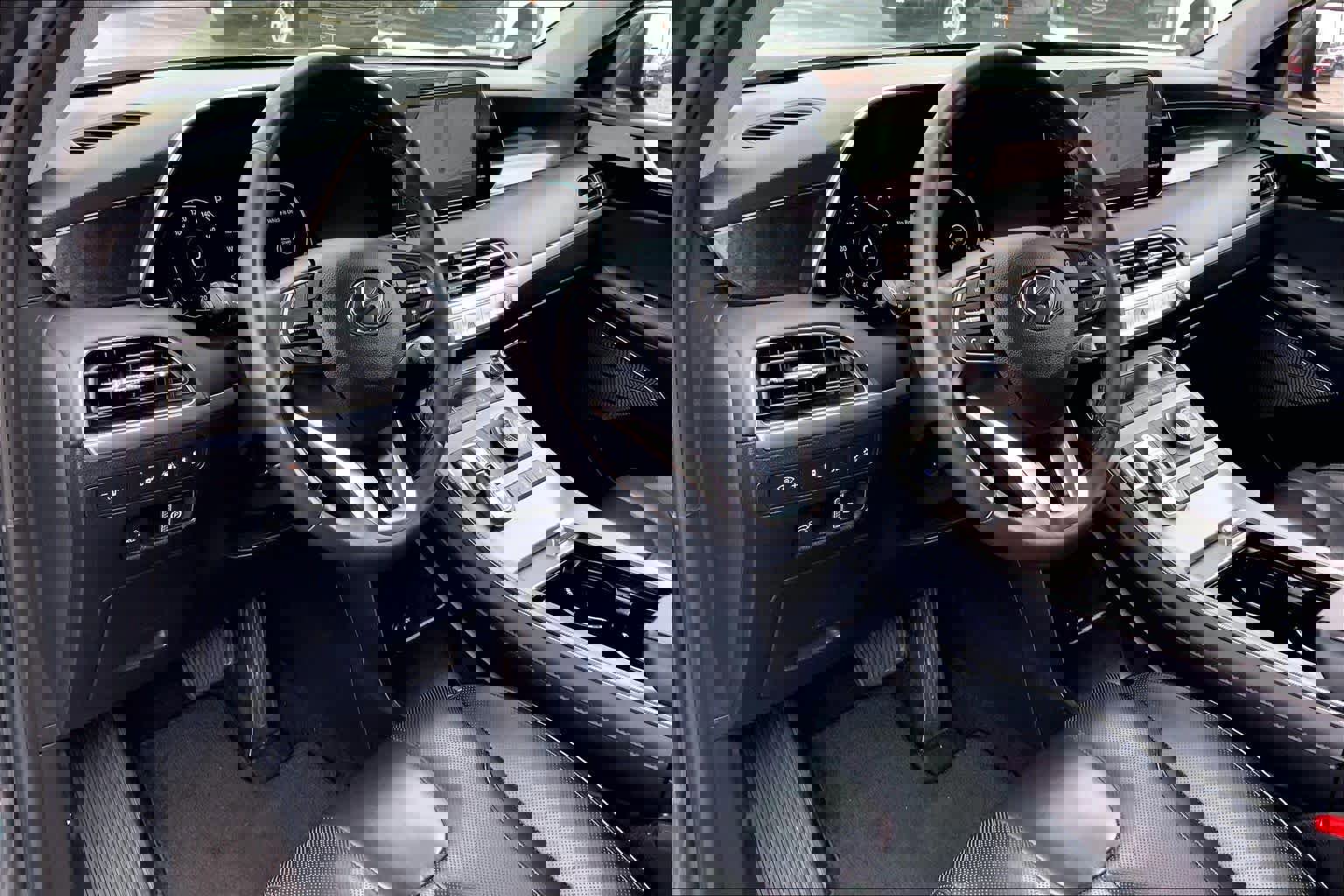 Used 2021 Hyundai Palisade Limited w/ Winter Package image 16