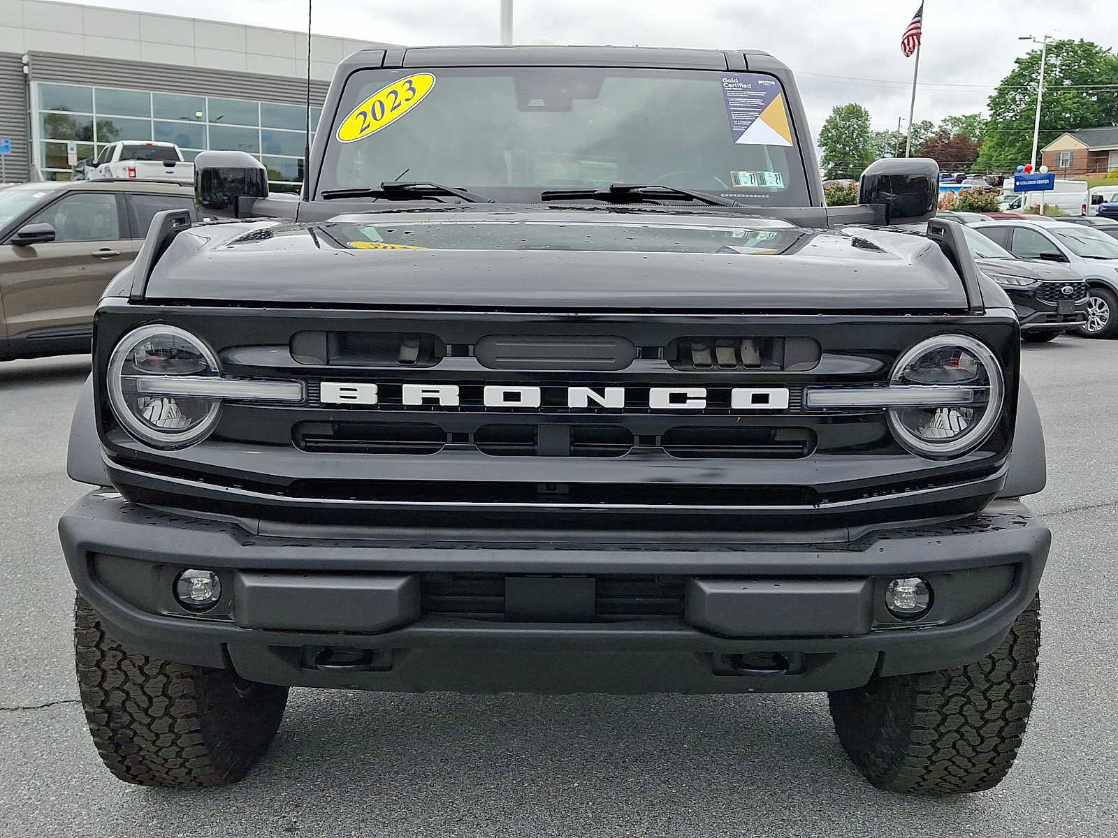Certified 2023 Ford Bronco Outer Banks w/ Sasquatch Package AWD/4WD image 2